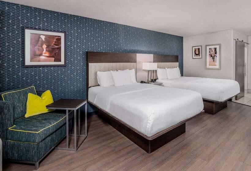 هتل La Quinta By Wyndham Santa Rosa