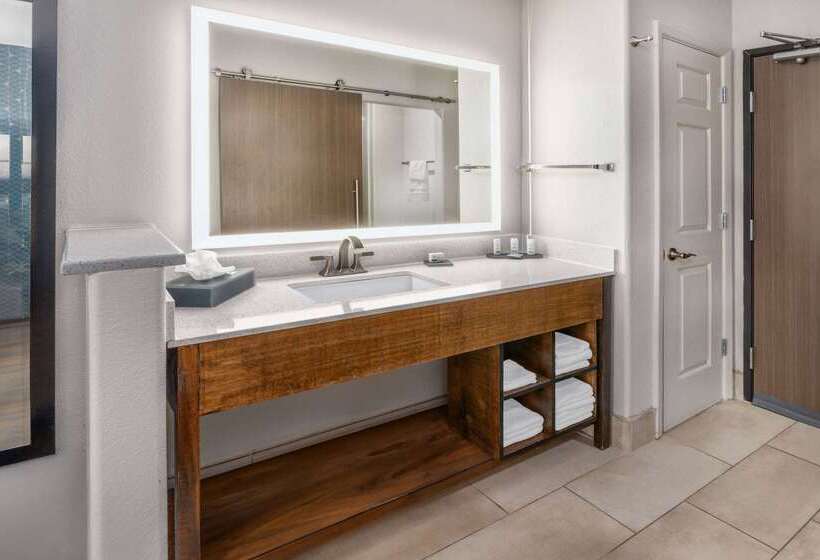هتل La Quinta By Wyndham Santa Rosa
