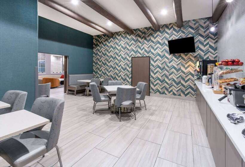 هتل La Quinta By Wyndham Santa Rosa