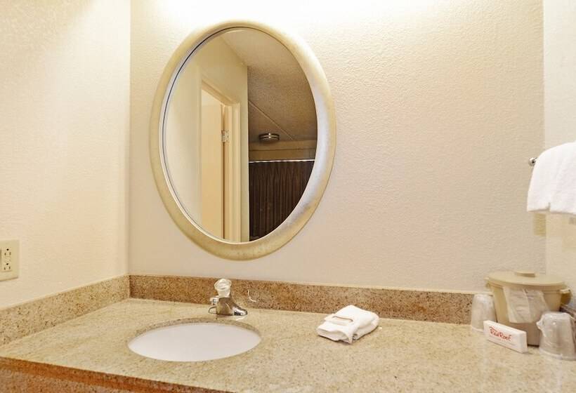 هتل Red Roof Inn Akron