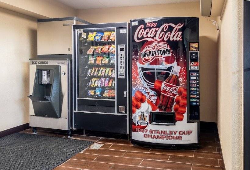 בית מלון כפרי Red Oak Inn Detroit Metro Airport   Belleville