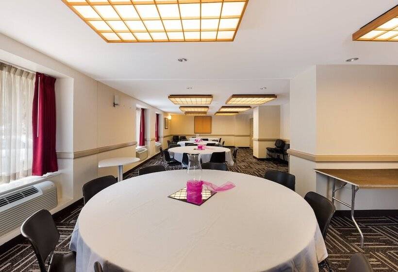هتل Red Roof Inn Plus+ Columbus Downtown   Convention Center