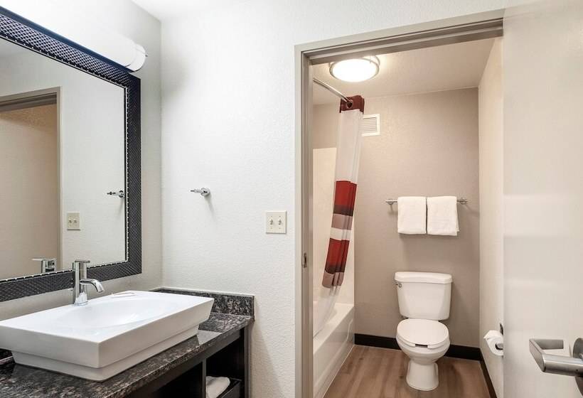 هتل Red Roof Inn Plus+ Columbus Downtown   Convention Center