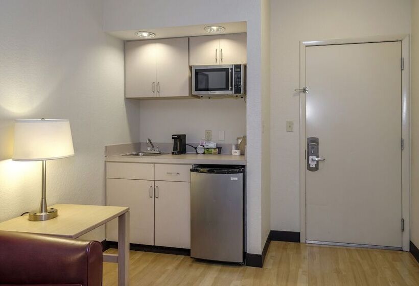 هتل Red Roof Inn Plus + Gainesville