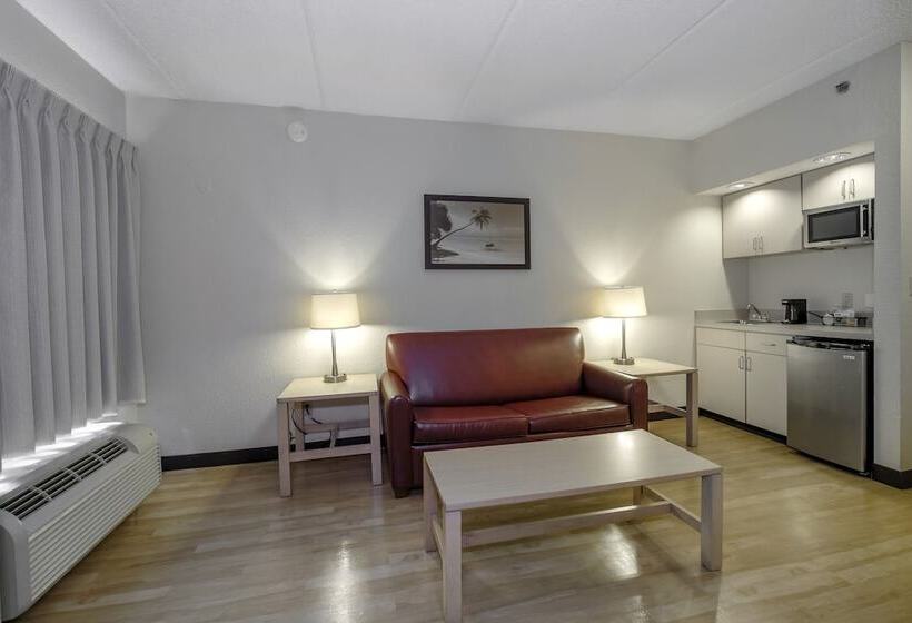 هتل Red Roof Inn Plus + Gainesville
