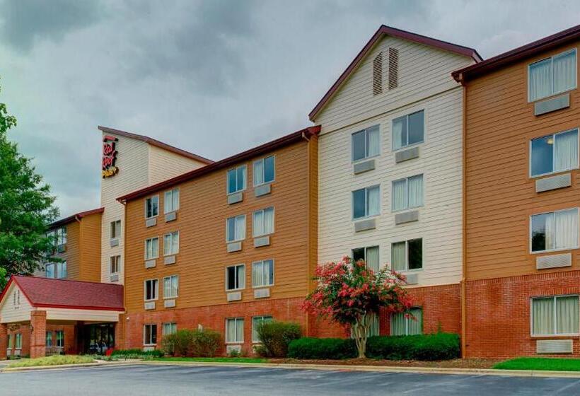 Hotel Red Roof Plus+ Raleigh Downtown  Ncsu/conv Center