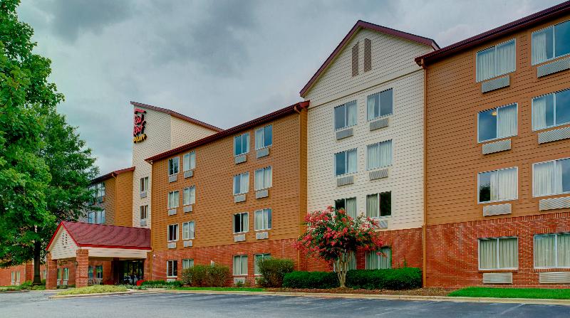 酒店 Red Roof Plus+ Raleigh Downtown  Ncsu/conv Center