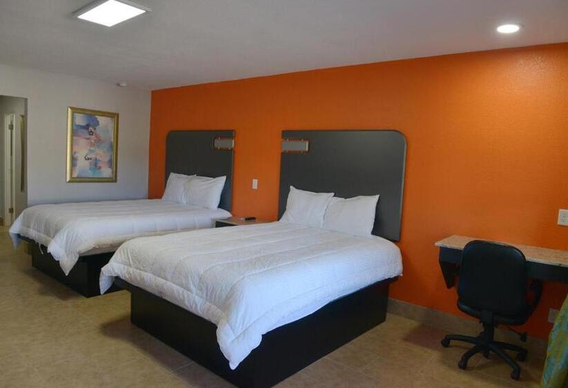هتل Rodeway Inn & Suites Winter Haven Chain Of Lakes