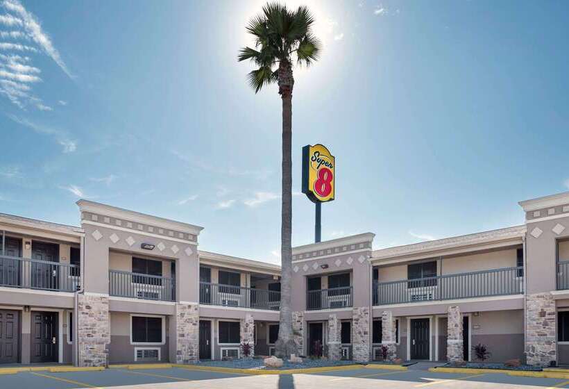 בית מלון כפרי Super 8 By Wyndham Mcallen Downtown Airport La Plaza Mall