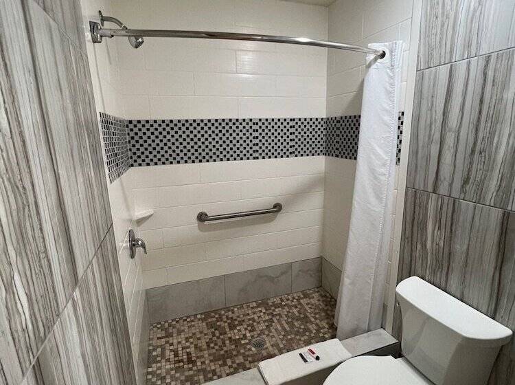 בית מלון כפרי Super 8 By Wyndham Mcallen Downtown Airport La Plaza Mall