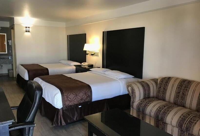 هتل Texas Inn & Suites