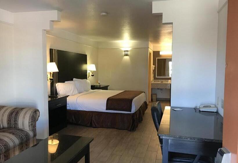هتل Texas Inn & Suites
