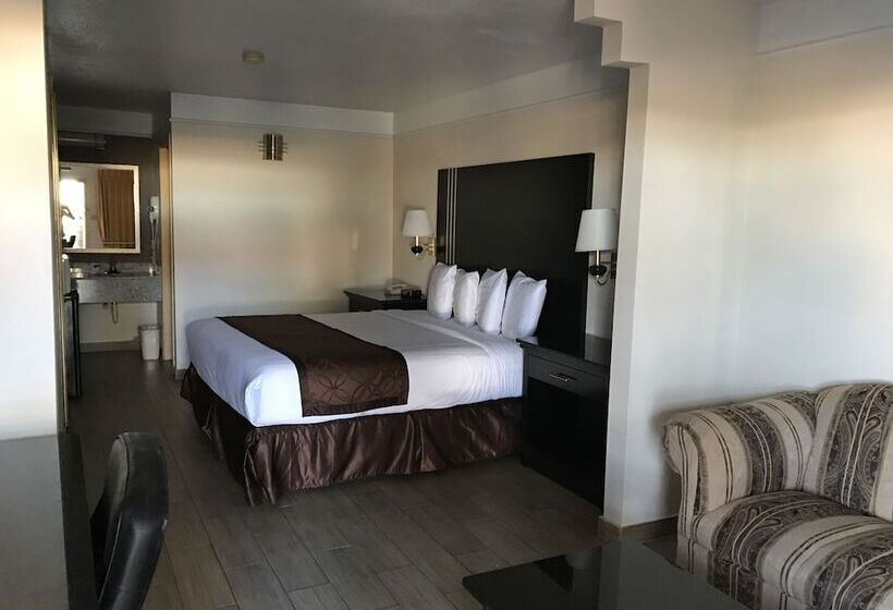 هتل Texas Inn & Suites