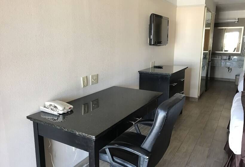 هتل Texas Inn & Suites