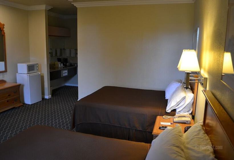 בית מלון כפרי The Miramar Inn