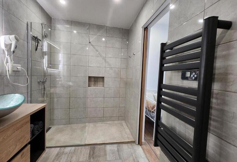 Bed and Breakfast Domaine à L Aise   Piscine Chauffée