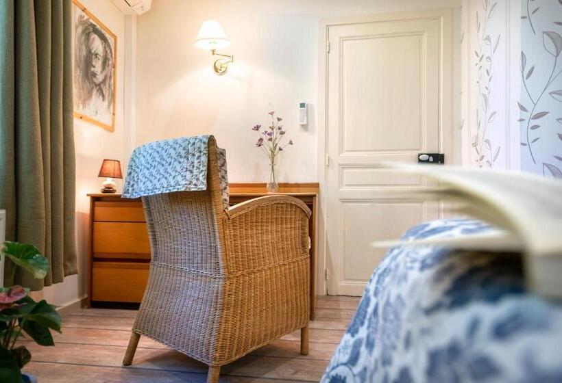 Bed and Breakfast Domaine à L Aise   Piscine Chauffée