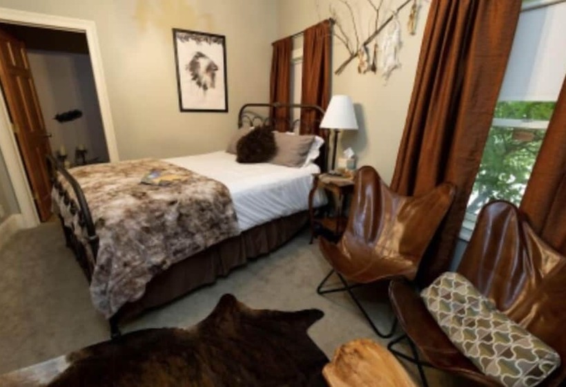 مبيت وإفطار Iron Amethyst Inn   Boutique