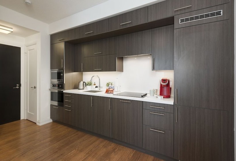 בית מלון כפרי Metropolis Suites  Yonge Sheppard