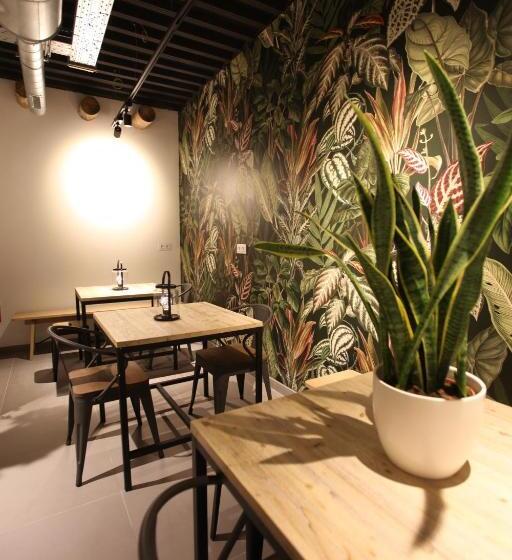 Az The Botanic Hostel