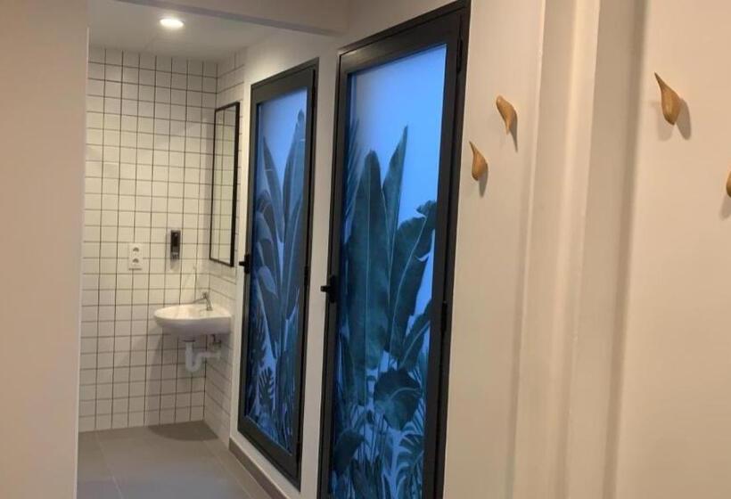 Az The Botanic Hostel