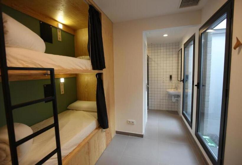 Az The Botanic Hostel