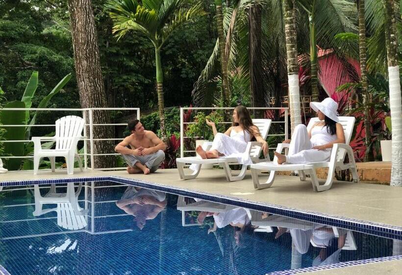 فندق Ballena Dorada Lodge