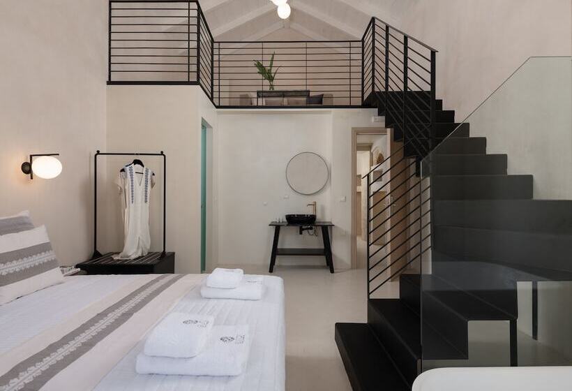 Sutor Chic Manor