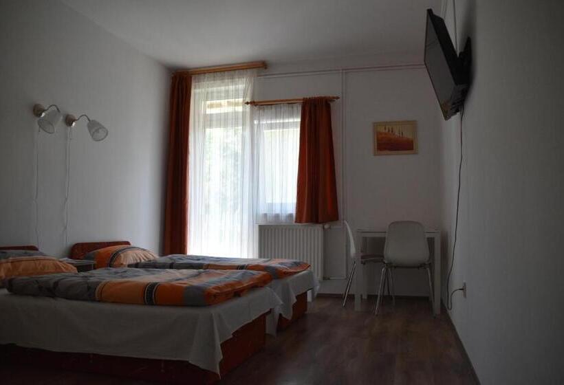 هاستل Tihany Község önkormányzat   Ifjúsági Szállás