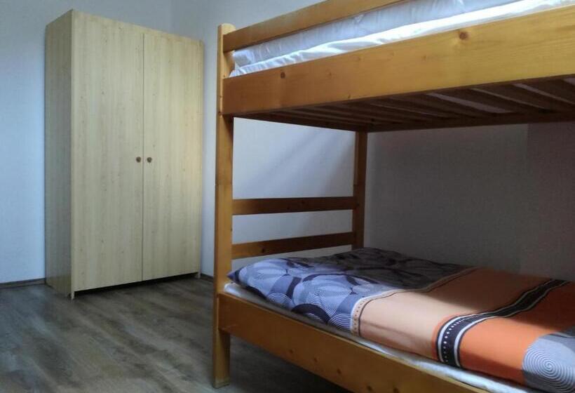 هاستل Tihany Község önkormányzat   Ifjúsági Szállás