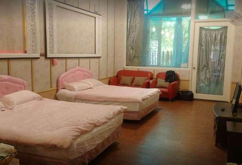 تختخواب و صبحانه Wild Thyme Eco Guest House