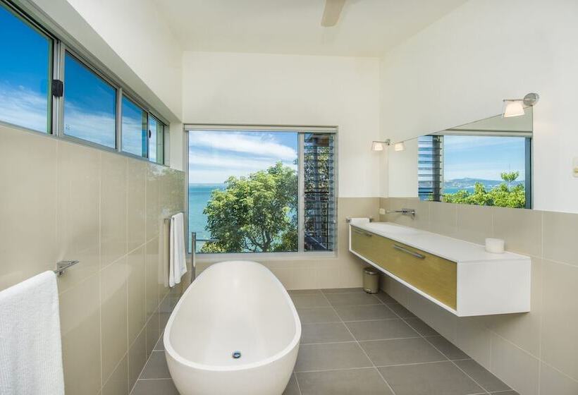 Headland Hideaway