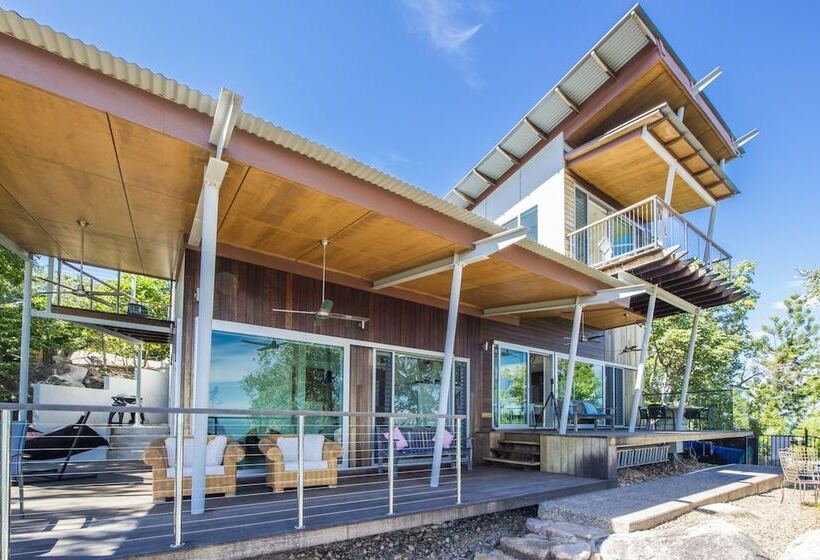 Headland Hideaway