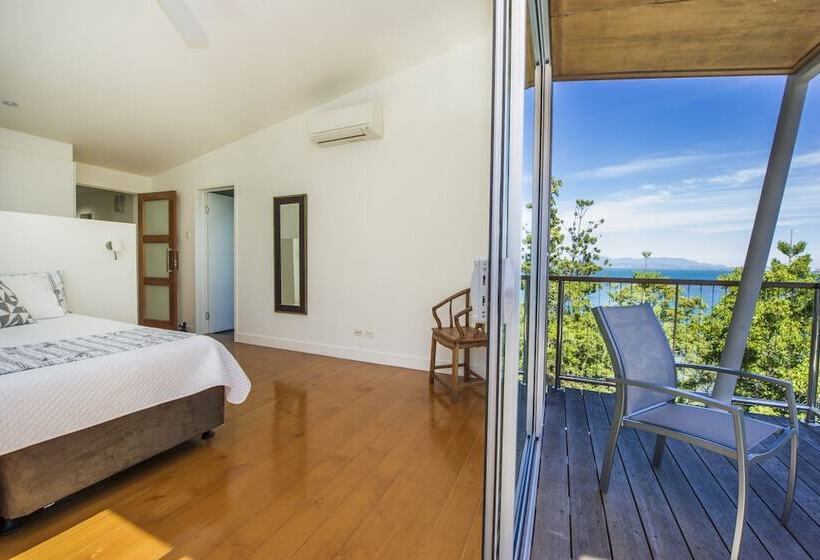 Headland Hideaway