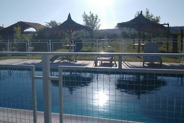 هتل Eluney Cabanas