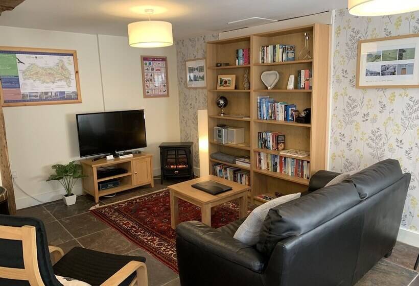 هتل Hilltops Brecon Holiday Cottages