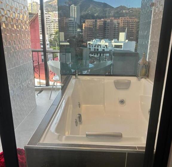 هتل On Apartasuites