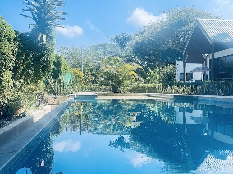 هتل Villas Cabuya Beach & Forest