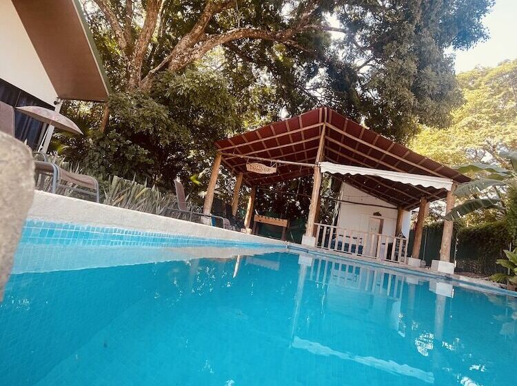 هتل Villas Cabuya Beach & Forest