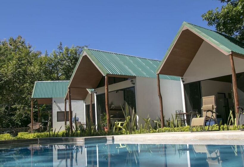 هتل Villas Cabuya Beach & Forest