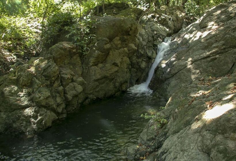 هتل Villas Cabuya Beach & Forest