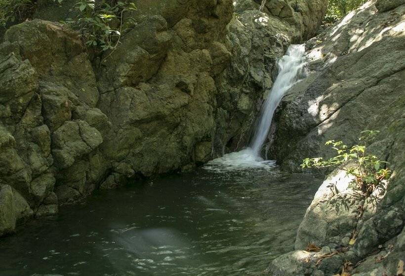هتل Villas Cabuya Beach & Forest