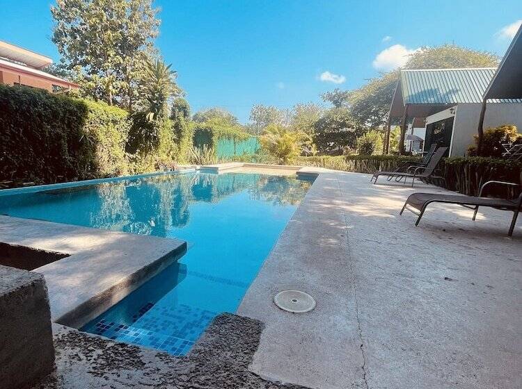 هتل Villas Cabuya Beach & Forest