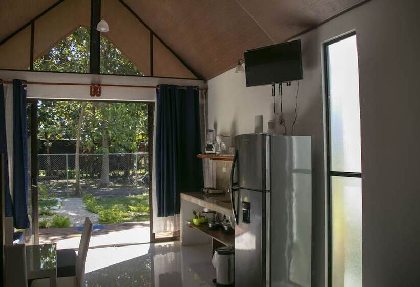 هتل Villas Cabuya Beach & Forest