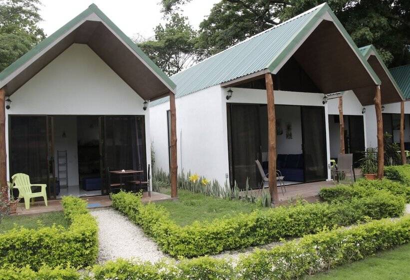 هتل Villas Cabuya Beach & Forest