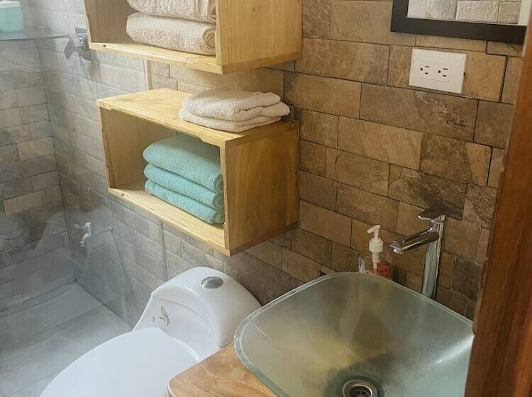 هتل Villas Cabuya Beach & Forest