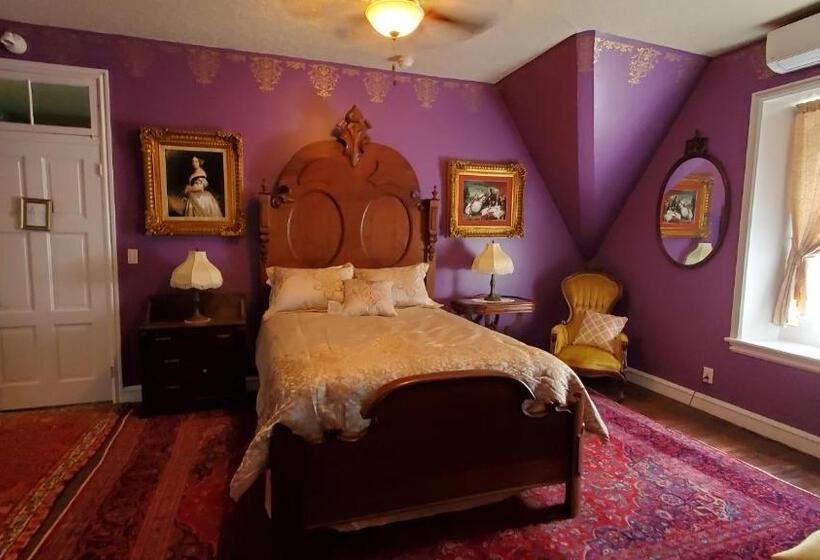 Gifford Risley House Bed And Breakfast