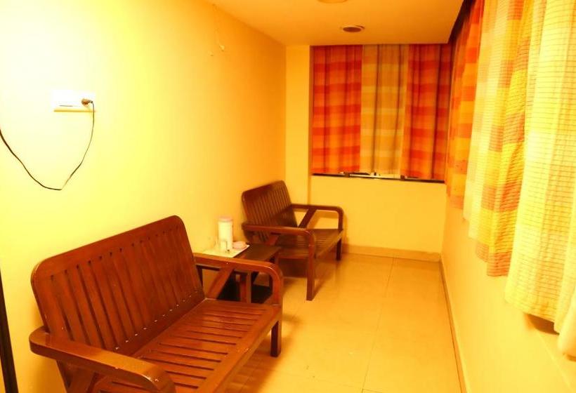 ホテル Akanksha Inn
