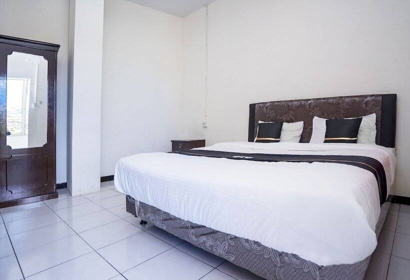 هتل Oyo 2695 D Es Guest House