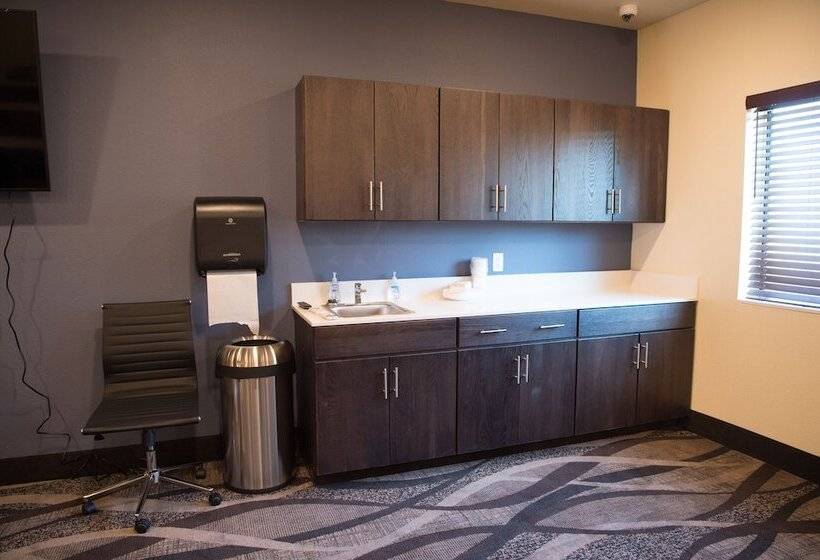 فندق Cobblestone Inn & Suites  Forest City